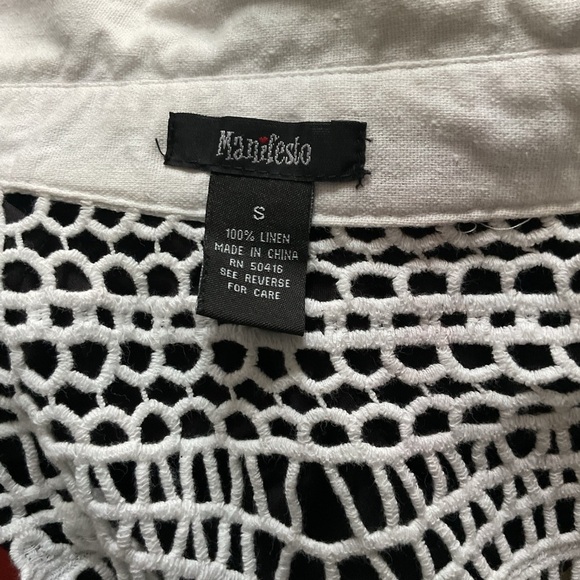 White Button-Up crop top Shirt with Lace Detail - Picture 4 of 4